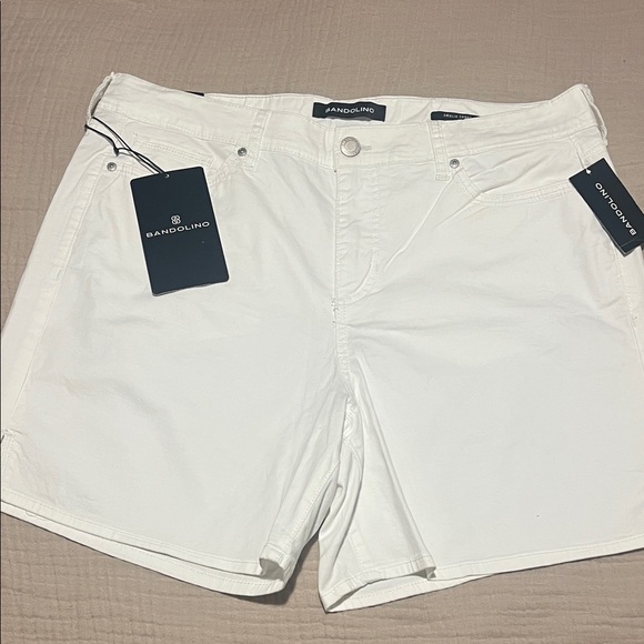 Bandolino Other - Bandolino Men's Cream Flat Front Shorts